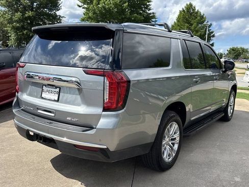 Used 2023 GMC Yukon XL SLT AWD/4WD image 3