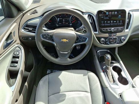 Used 2017 Chevrolet Malibu LT w/ Leather Package image 12