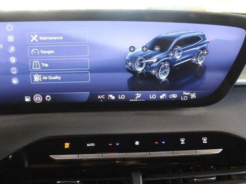 Used 2025 Buick Enclave Sport Touring FWD image 18
