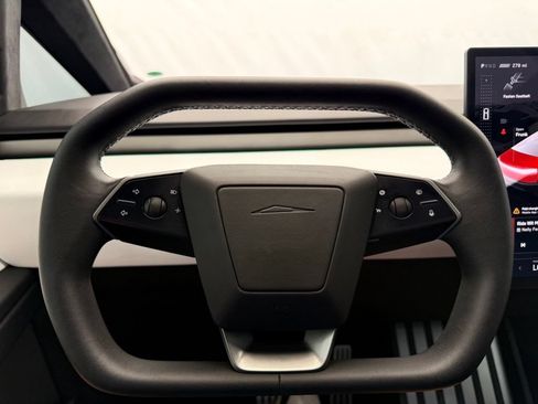 Used 2024 Tesla Cybertruck AWD Crew Cab image 38