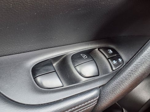 Used 2016 Nissan Rogue SV AWD/4WD image 22