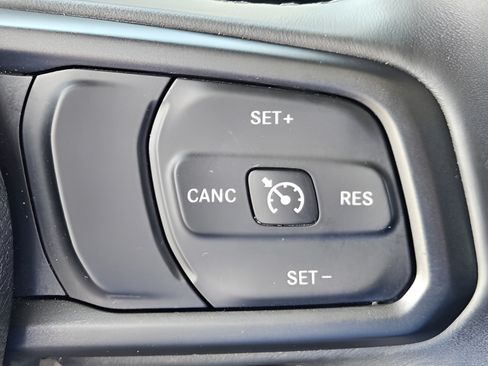 Used 2018 Jeep Wrangler Unlimited Sport S AWD/4WD image 21