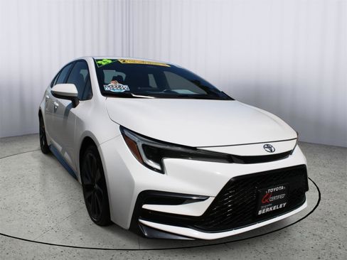 Used 2023 Toyota Corolla SE w/ SE Premium Package FWD image 1