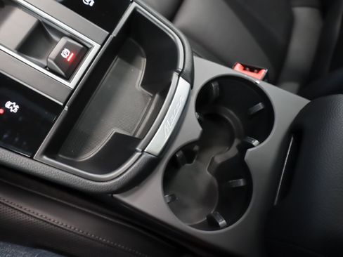 Used 2025 Porsche Macan image 19