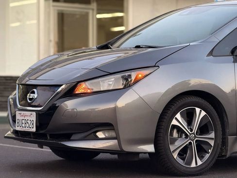Used 2021 Nissan Leaf SV FWD image 4