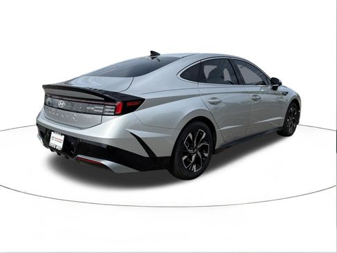 Used 2024 Hyundai Sonata SEL FWD image 3