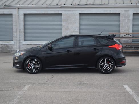 Used 2017 Ford Focus ST image 24