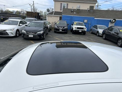 Used 2016 BMW 528i xDrive Sedan AWD/4WD image 8