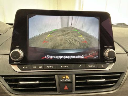 Used 2025 Nissan Altima 2.5 SV image 15