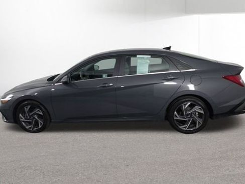 Used 2025 Hyundai Elantra SEL image 5