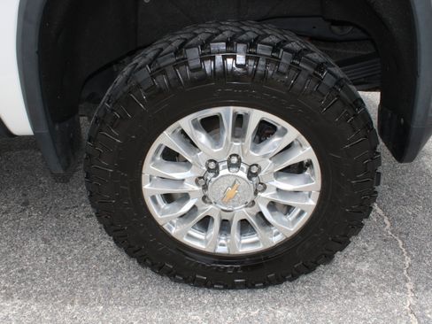 Used 2021 Chevrolet Silverado 2500 High Country w/ Z71 Off-Road Package AWD/4WD image 12
