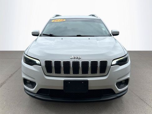 Used 2019 Jeep Cherokee Latitude Plus AWD/4WD image 9