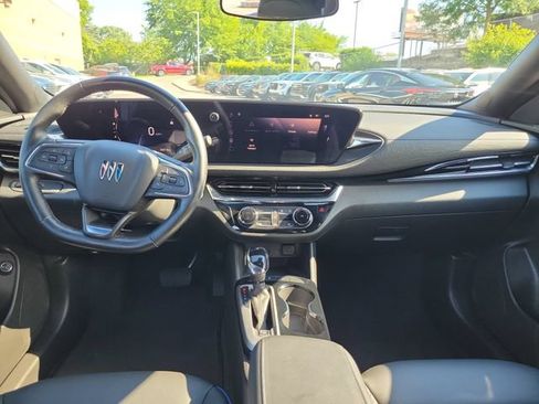 Used 2025 Buick Envista Sport Touring w/ Convenience I Package FWD image 8