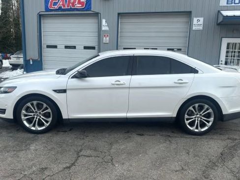 Used 2013 Ford Taurus SHO image 2