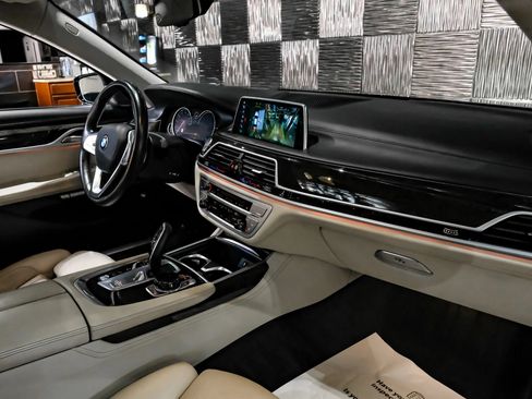 Used 2018 BMW 750i xDrive AWD/4WD image 14