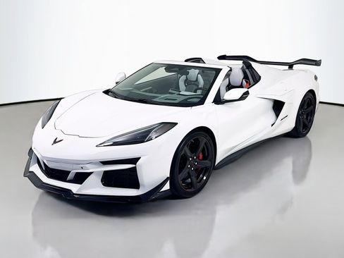 Used 2026 Chevrolet Corvette Z06 RWD image 3