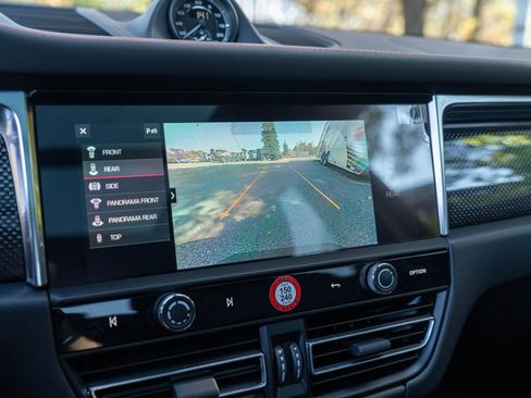 Certified 2025 Porsche Macan Turbo image 29