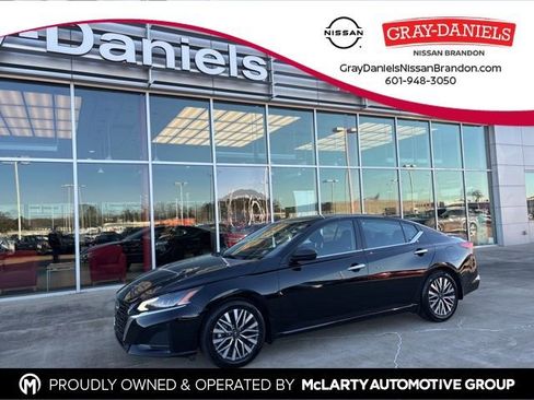 Used 2024 Nissan Altima 2.5 SV image 1