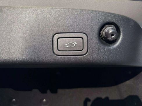 Used 2016 Jaguar XJ L Portfolio image 16