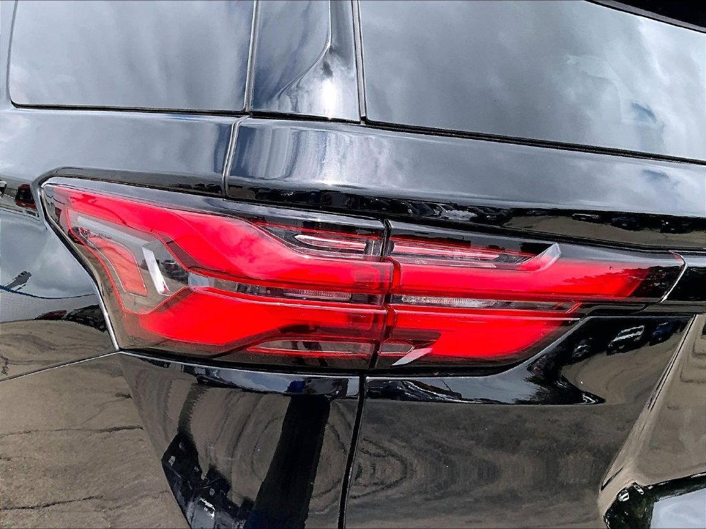 Used 2023 Chevrolet Traverse LT w/ LT Premium Package AWD/4WD image 27