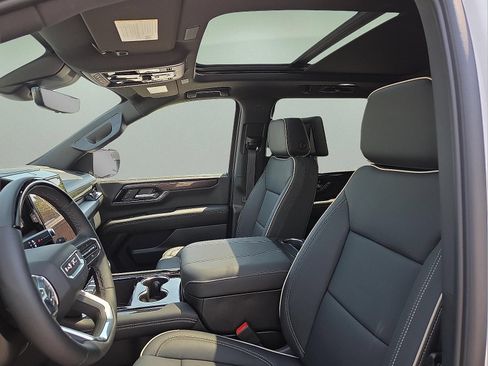 Used 2026 GMC Yukon XL Elevation w/ Elevation Premium Package AWD/4WD image 9