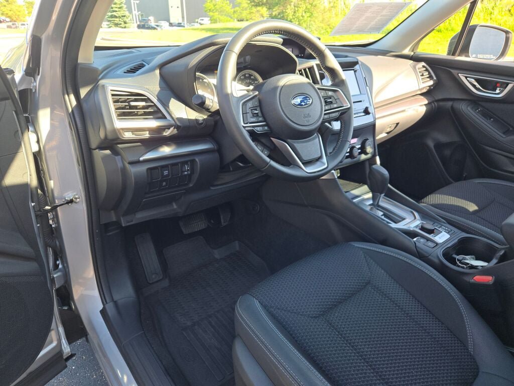 Used 2023 Subaru Forester Premium AWD/4WD image 22