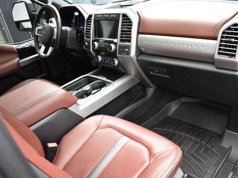 Used 2020 Ford F350 Platinum w/ Tremor Off-Road Package image 40