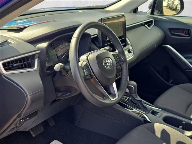 Used 2025 Toyota Corolla Cross LE FWD image 9