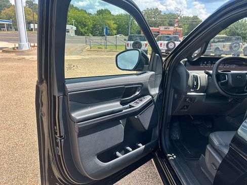 New 2025 Ford Expedition Platinum w/ Stealth Performance Package image 22