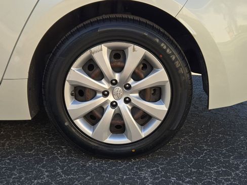 Used 2020 Toyota Corolla LE image 32