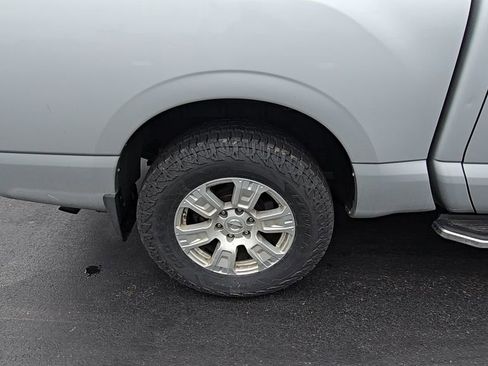 Used 2018 Nissan Titan SV w/ SV Convenience Package image 11