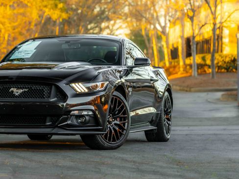 Used 2017 Ford Mustang GT Premium w/ GT Performance Package image 28