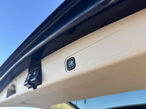 Used 2013 Cadillac Escalade Premium image 18