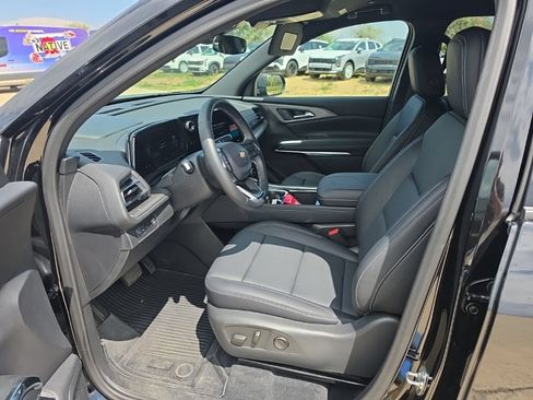 Used 2025 Chevrolet Traverse LT w/ Driver Confidence Package FWD image 7