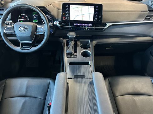 Used 2022 Toyota Sienna XLE Woodland Edition AWD/4WD image 3