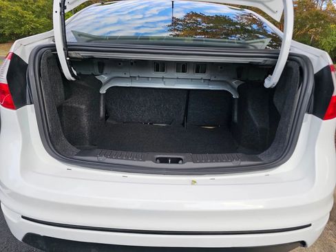 Used 2015 Ford Fiesta S image 9