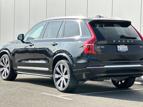Used 2023 Volvo XC90 B6 Ultimate w/ Lounge Package image 3