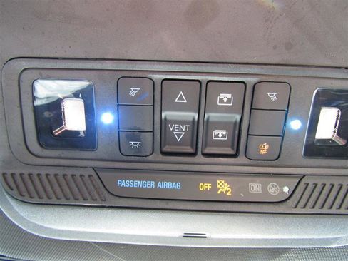 Used 2020 Ford Explorer XLT w/ Equipment Group 202A image 26