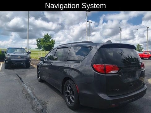 Used 2019 Chrysler Pacifica Touring-L Plus w/ S Appearance Package FWD image 5