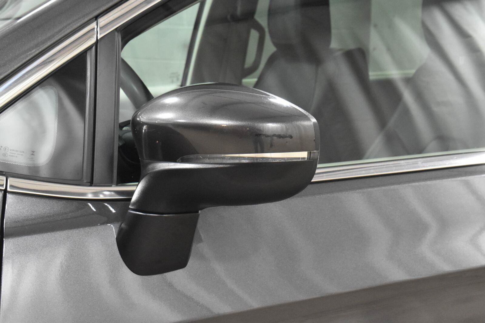 Used 2023 Chrysler Pacifica Touring-L FWD image 32