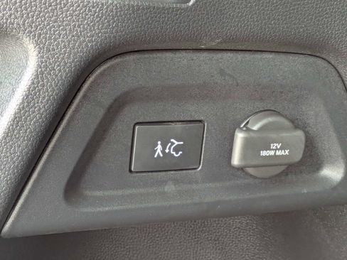 Used 2025 Honda Pilot Touring image 16