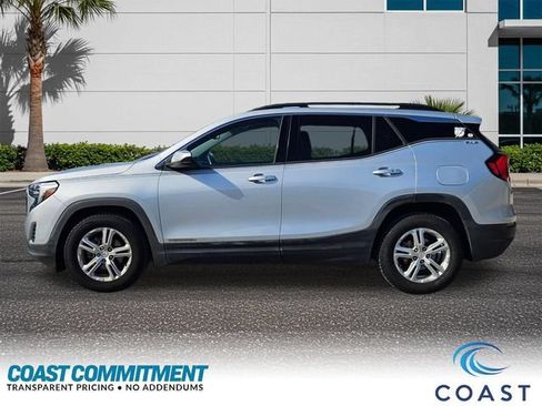 Used 2020 GMC Terrain SLE w/ Driver Convenience Package FWD image 3