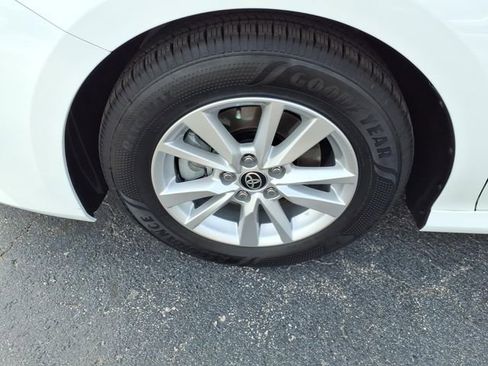 Used 2025 Toyota Camry LE w/ Convenience Package FWD image 4