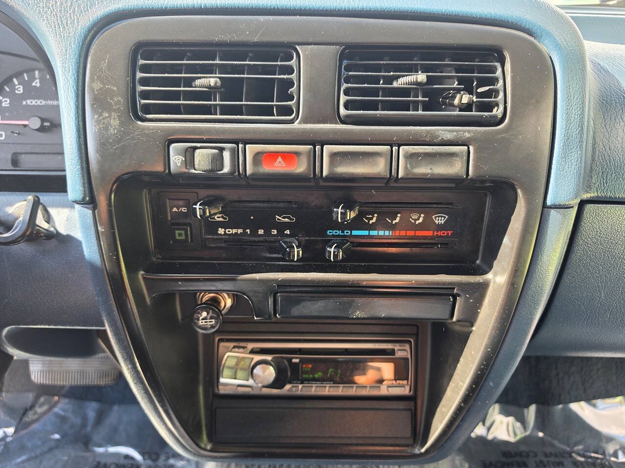 Used 1995 Nissan Pickup XE RWD image 29