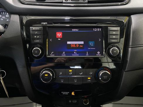 Used 2018 Nissan Rogue S image 13