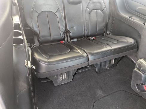 Used 2025 Chrysler Pacifica Select image 20