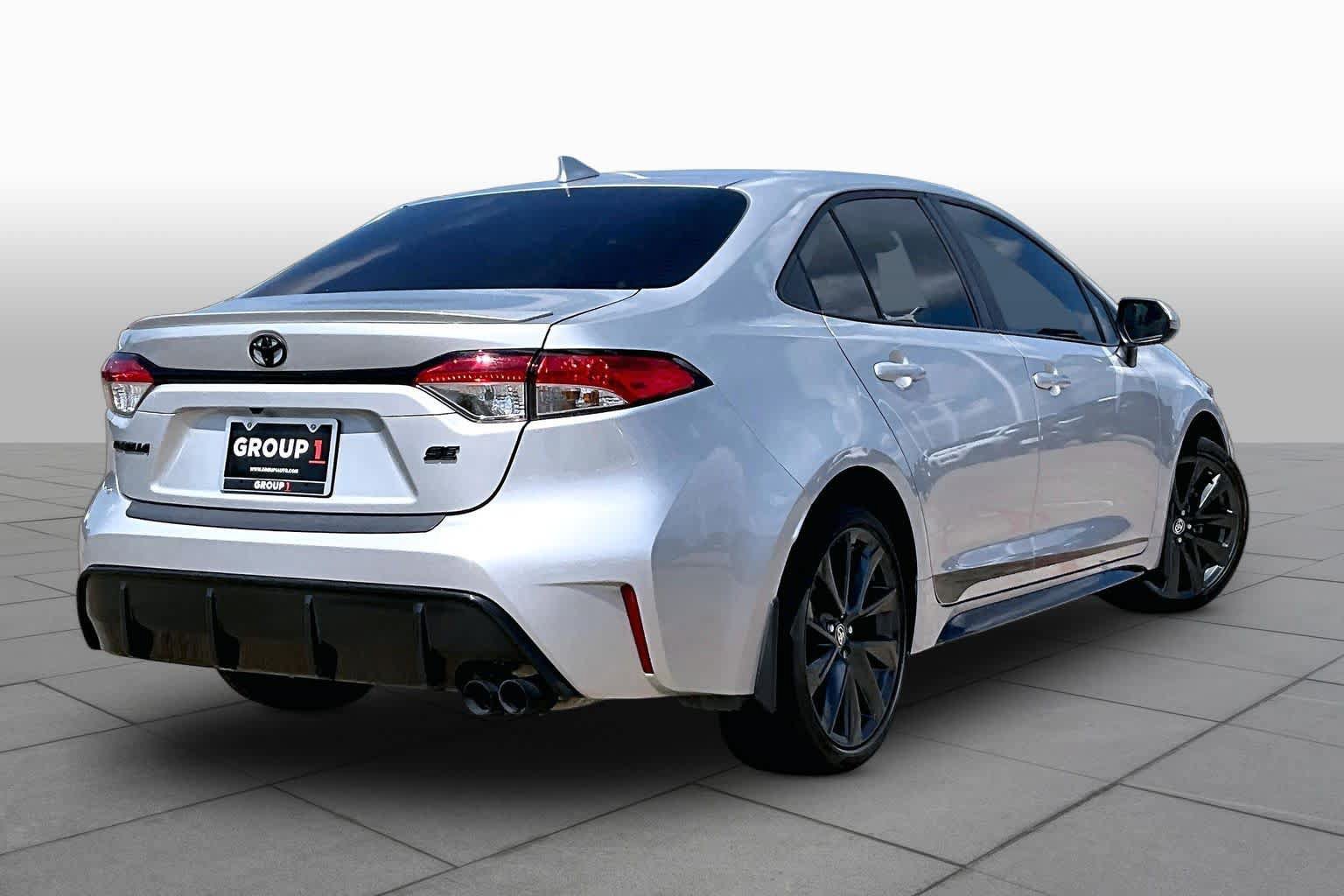 Used 2025 Toyota Corolla SE FWD image 13