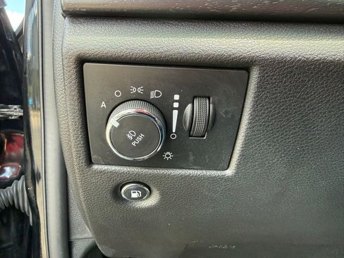 Used 2018 Jeep Grand Cherokee Altitude AWD/4WD image 23