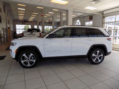 New 2026 Jeep Grand Cherokee Limited AWD/4WD image 4