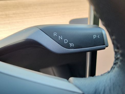 Used 2023 Tesla Model Y Long Range AWD/4WD image 21